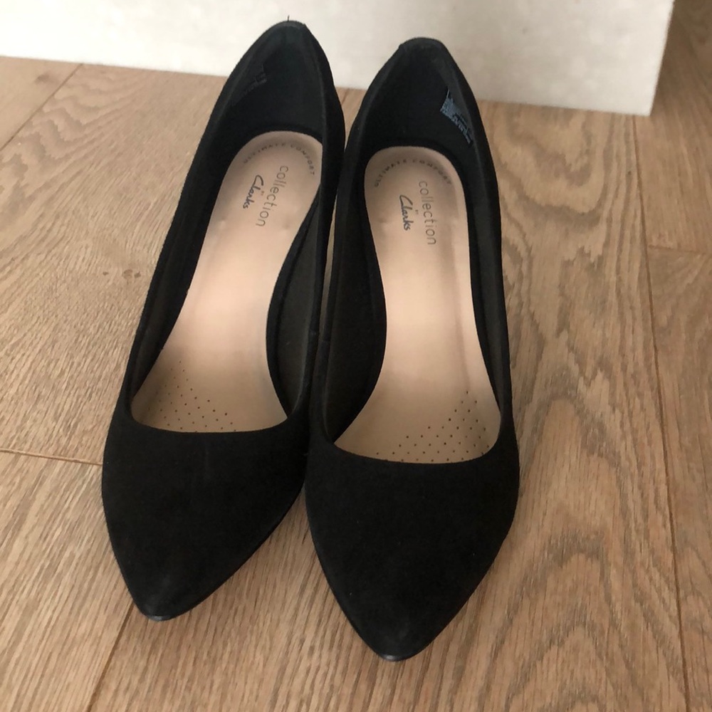 Brand new Clarks Aubrie Sun Pumps